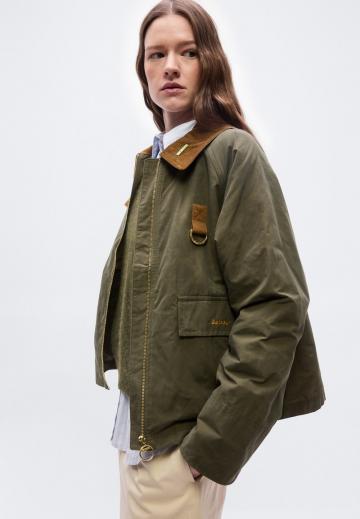 Куртка с накладнымит карманами