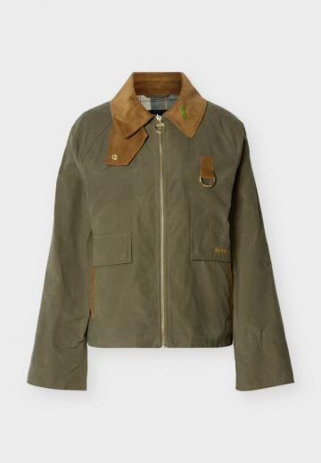 Куртка с накладнымит карманами