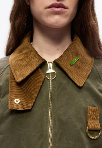 Куртка с накладнымит карманами