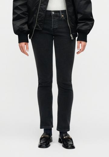 Узкие джинсы