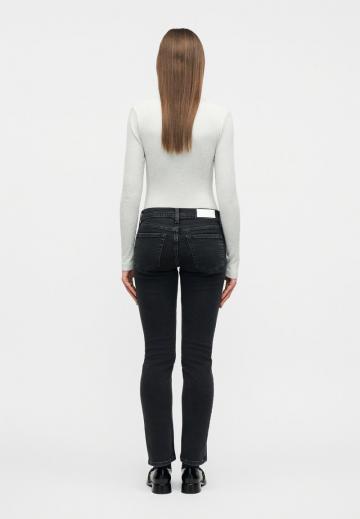 Узкие джинсы
