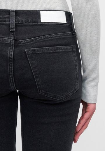 Узкие джинсы