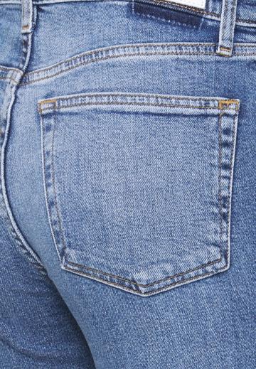 Прямые джинсы