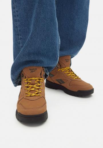 Спортивные сапоги