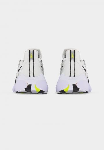 Тренировочные кроссовки