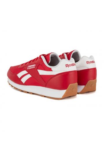 Походные кроссовки