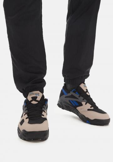 Походные кроссовки