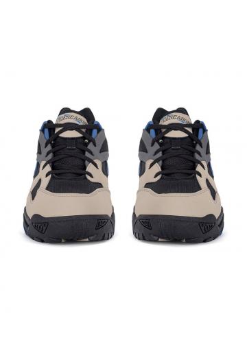 Походные кроссовки