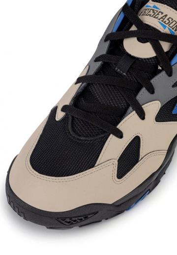 Походные кроссовки