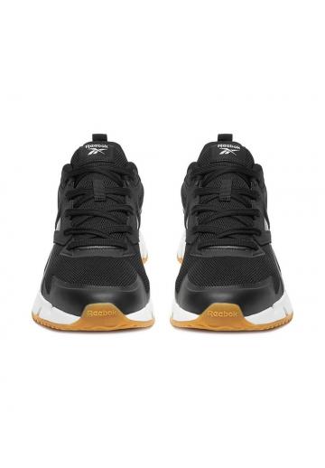 Походные кроссовки