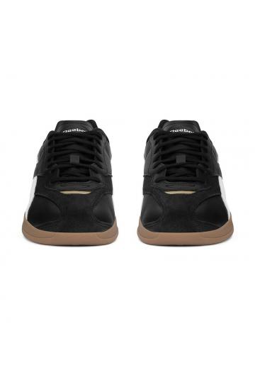 Походные кроссовки