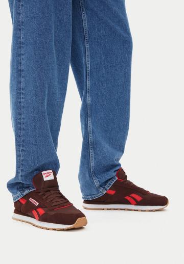 Походные кроссовки