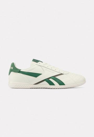 Походные кроссовки