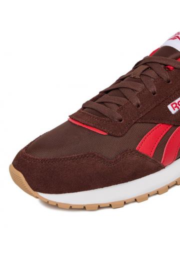 Походные кроссовки