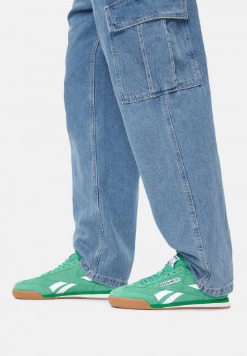 Походные кроссовки