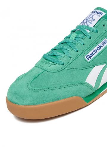 Походные кроссовки