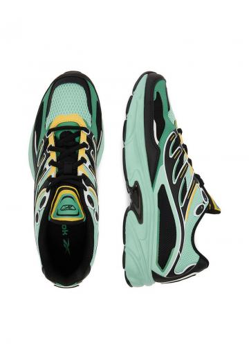 Походные кроссовки