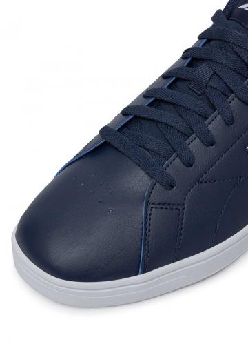 Походные кроссовки