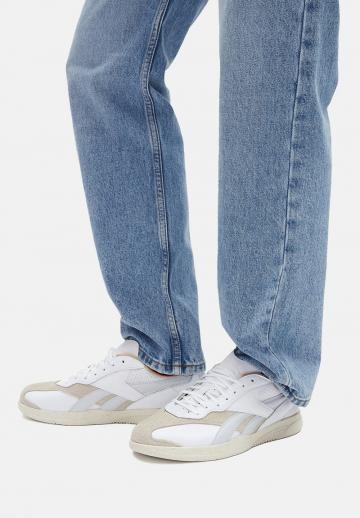 Походные кроссовки