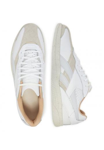 Походные кроссовки