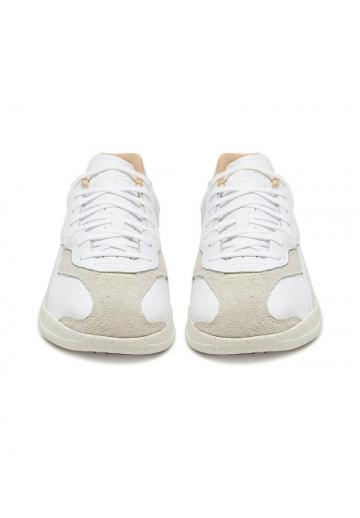 Походные кроссовки