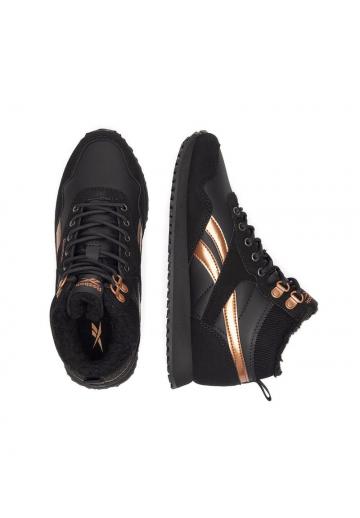 Спортивные сапоги