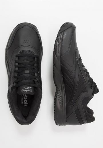 Походные кроссовки