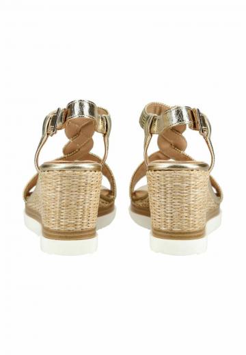 Босоножки на танкетке