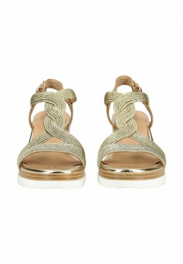 Босоножки на танкетке