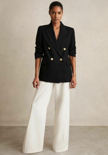 Блейзер с накладными карманами