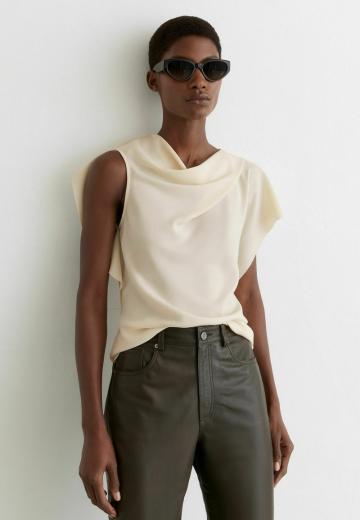 Блузка без рукавов