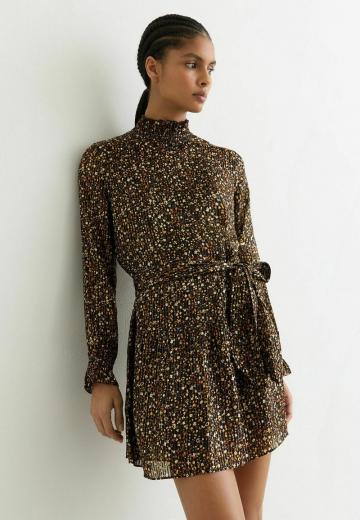 Короткое платье