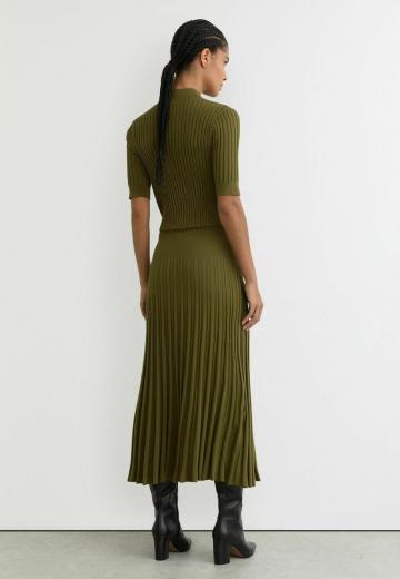 Вязаное платье