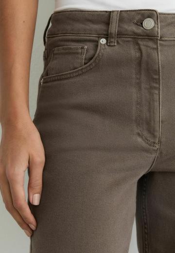 Прямые джинсы