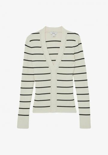 Пуловер в полоску