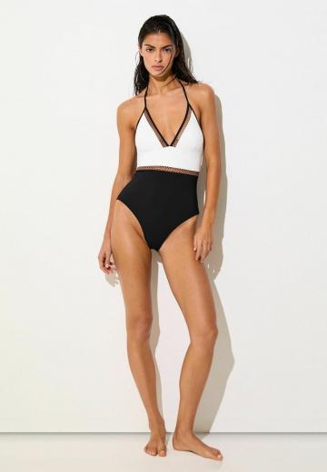 Слитный купальник