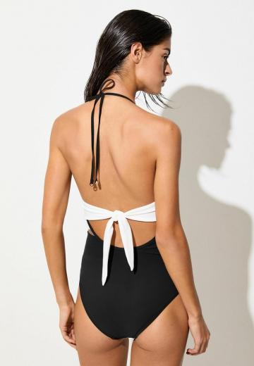 Слитный купальник