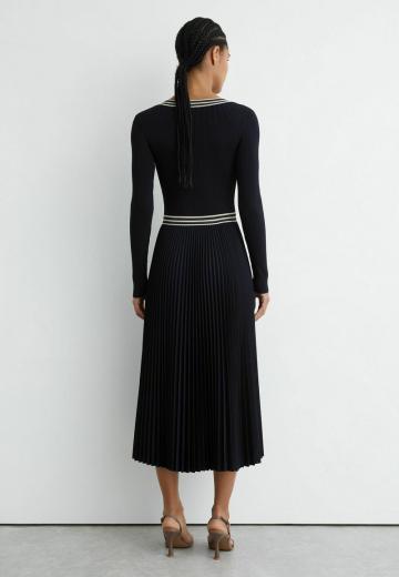 Вязаное платье