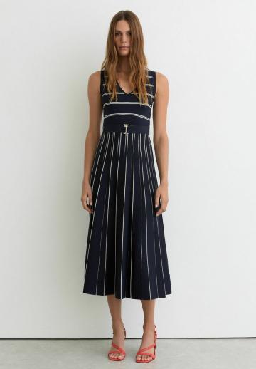 Платье футляр