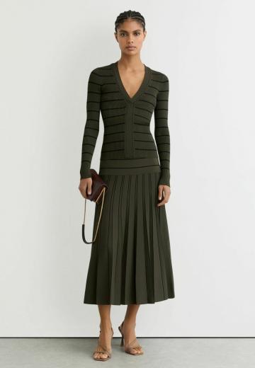 Пуловер в полоску