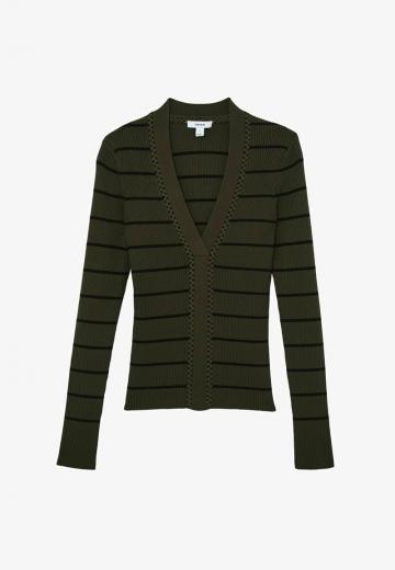 Пуловер в полоску