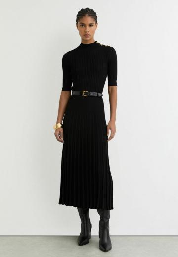 Вязаное платье