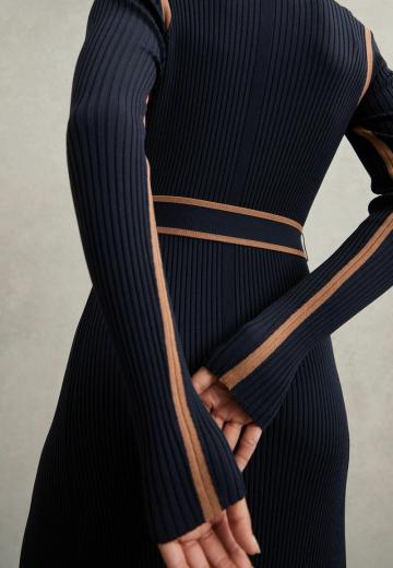 Платье футляр