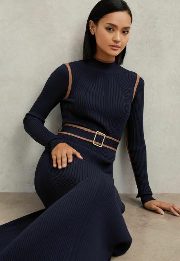 Платье футляр