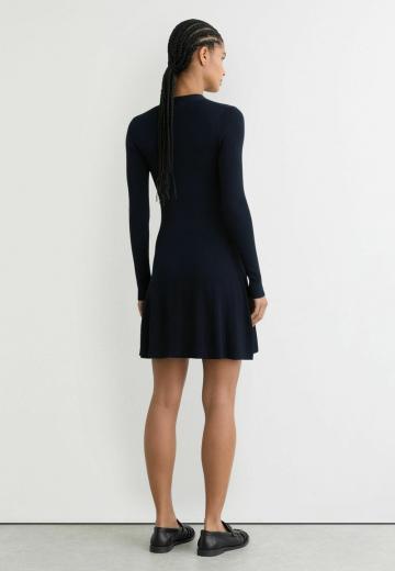 Платье футляр