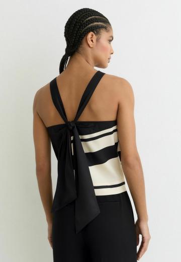 Блузка без рукавов