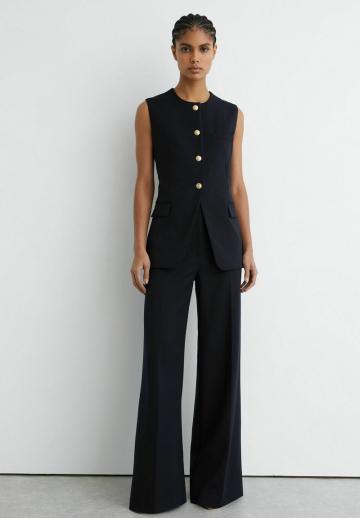 Длинный жилет