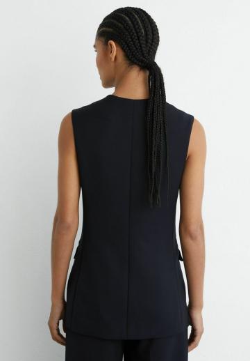 Длинный жилет