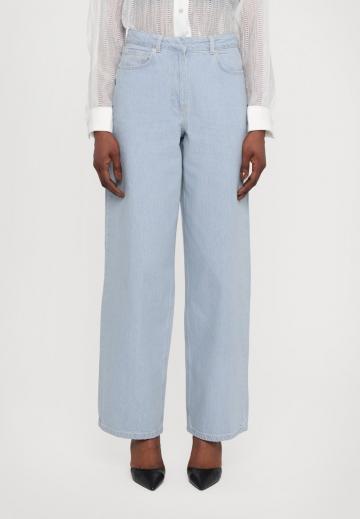 Джинсы бойфренда