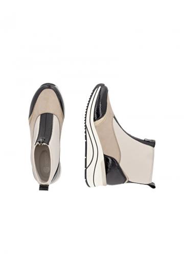 Сапожки на танкетке